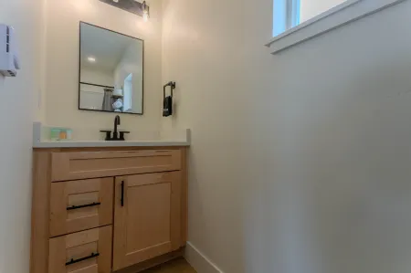 Convenient Location with Easy Access to Local Attractions - Cozy Retreat