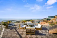 Heated Saltwater Pool and Hot Tub - Elegant Ocean View Retreat