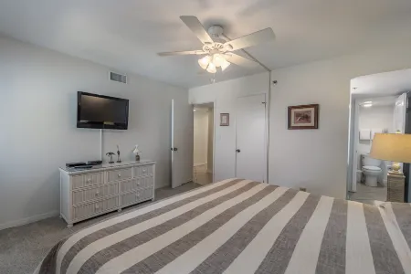 Beach Views and Spacious Living - Charming Coastal Haven