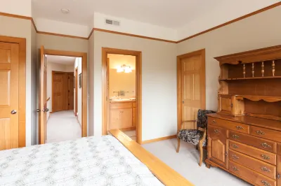 River Views and Spacious Living Areas - Gorgeous Retreat Hotel in zona Stave & Stone Winery (Downtown Tasting Room)