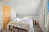 Cozy Backyard and Smart TV - Charming Mountain Biker Haven Hotels in Bentonville