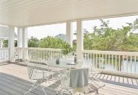 Canal Access and Spacious Living - Stunning Coastal Retreat