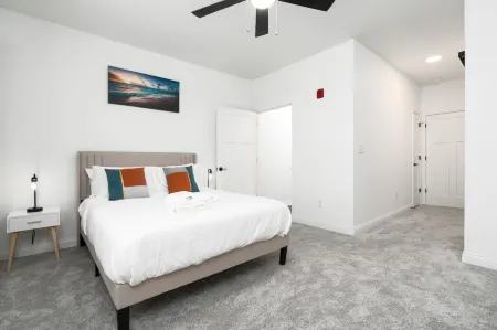 Spacious Retreat with Private Patio and Fast Wifi - Serene Sanctuary