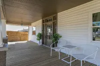 Spacious Deck and Fenced Yard - Charming Historic Haven Hotels in Knox County