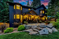 Hot Tub, Arcade Games, and Lake Views - Elegant Mountain Luxury Retreat Hotel in zona Patton Beach