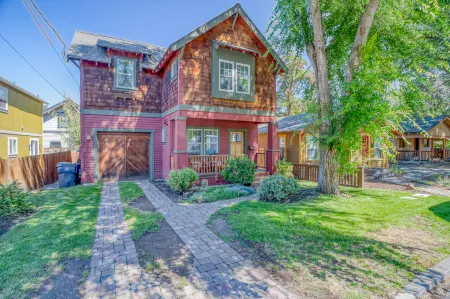 Hot Tub and Fenced Patio - Spacious Charming Retreat