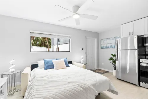 Beach Rd, 300ft to Beach Access & 500ft to Siesta Key Village, 1bdr Hotels in Siesta Key