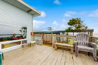 Lower-level riverfront condo - close to everything in downtown Helen Hotels in Helen