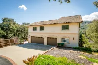 Luxe home with pool table, jetted tub, steam shower, central AC & garage