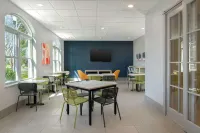 Spark by Hilton Summerville - 2-stjärniga