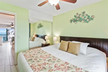 Spectacular Ocean View and Inviting Balcony - Charming Coastal Retreat