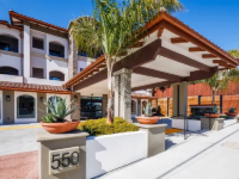La Quinta Inn & Suites by Wyndham Santa Cruz Hotels near Wilder Ranch State Park