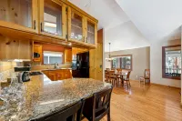Wood Stove, BBQ, Bonus Room and Trails - Charming Mountain Retreat Hotels in El Dorado County