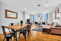 Cozy Atmosphere and Dedicated Workspace - Inviting Urban Retreat Các khách sạn ở Troy