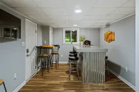 Spacious Entertainment Hub and Enclosed Deck - Cozy Forest Retreat