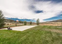 Year-Round Activities and Hot Tub - Inviting Family Retreat