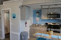 Steps to Beach and Nightlife Excitement - Charming Coastal Getaway Hotels in Hampton Beach