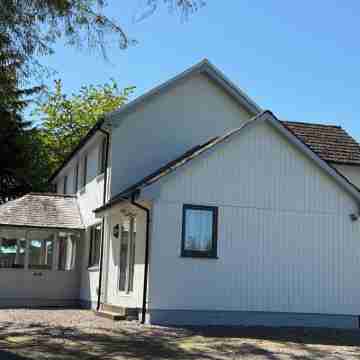 Cosy Yet Spacious Highland Hideaway for 10 Hotel Exterior