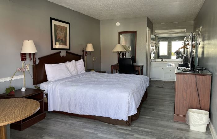 Covered Bridge Inn & Suites