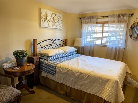 Ocean Breeze Executive Bed and Breakfast Отели рядом с достопримечательностью «UBC Rose Garden»