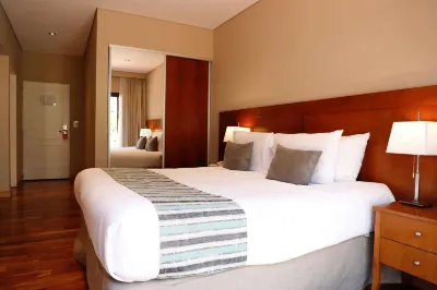 Howard Johnson by Wyndham Escobar Hotel Hotels in Ла Лонха
