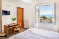 Hotel Tritone