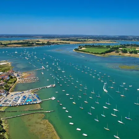 Luxury Penthouse ~ Super King Bed 5 Min to Beach