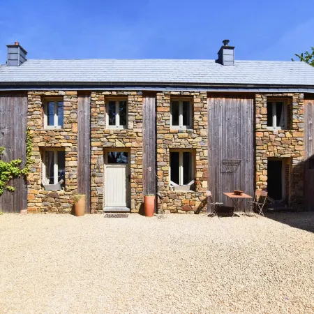 Relaxing Retreat Near Forests