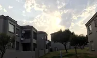 Tntee Apartments
