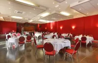 Hôtel Grand Confort Le Moulin Rouge