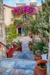 Cavos Bay Hotel & Studios