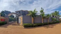 Eric Wilkins Apartments Hotels in Kitebi