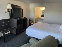Landmark Inn Hotels in Paola