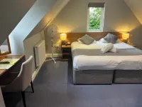 Corner House Hotel Gatwick with Bookable Holiday Parking Hotellit kohteessa 