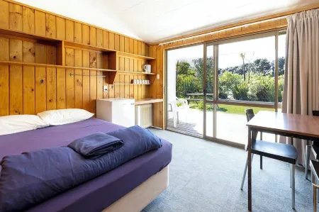 Punakaiki Beach Camp Отели рядом с достопримечательностью «Панкейк Рокс Лукаут»