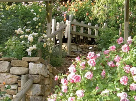 Les Jardins de l'Abbaye Отели в г. Серест