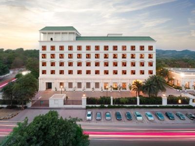 DLF City Club 3