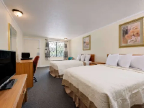 ナイツ イン マケドニア サミットのホテル