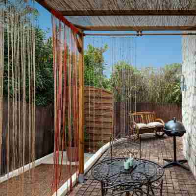 Studio Terrasse La Roulotte du Tzigane Mandara Beach Antibes Juan-les-Pins Hotel Exterior