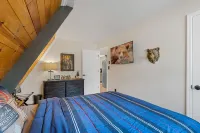 Spacious A-Frame Pines Cabin 12 Beds Loft Game Room - balcony