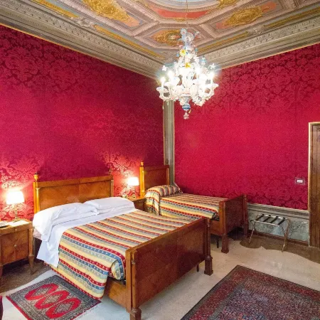 Hotel Palazzo Abadessa Отели рядом с достопримечательностью «Дворец Ка-д'Оро»