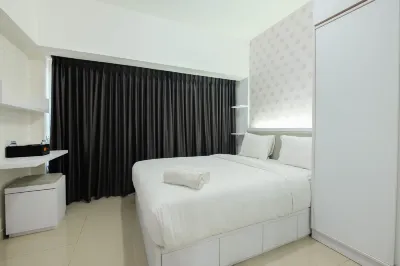 Modern White Studio at Springlake Summarecon Bekasi Apartment by Travelio