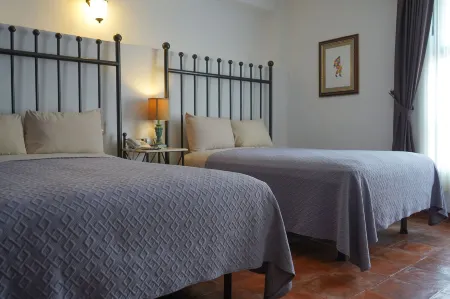 Hotel Real de Leyendas Отели рядом с достопримечательностью «Church of San Diego (Iglesia de San Diego)»