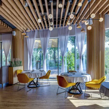 Саду Отель Алматы Отели рядом с достопримечательностью «Ботанический Сад»