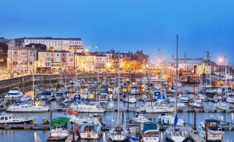 Impeccable 6-Bed House in Ramsgate, Harbour Views