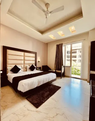 Hotel the Onix Hotels near Anand van