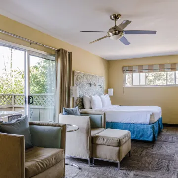 Inn at East Beach Hotels near Waterfront