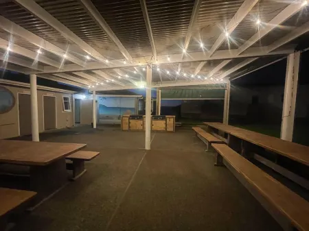 Belt Road Seaside Holiday Park Отели рядом с достопримечательностью «Те-Рева-Рева»