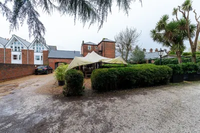 Bosuns Chair Hotels near The Six Bells - JD Wetherspoon