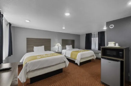 Budget Lodge Hotels near Moon Mountain